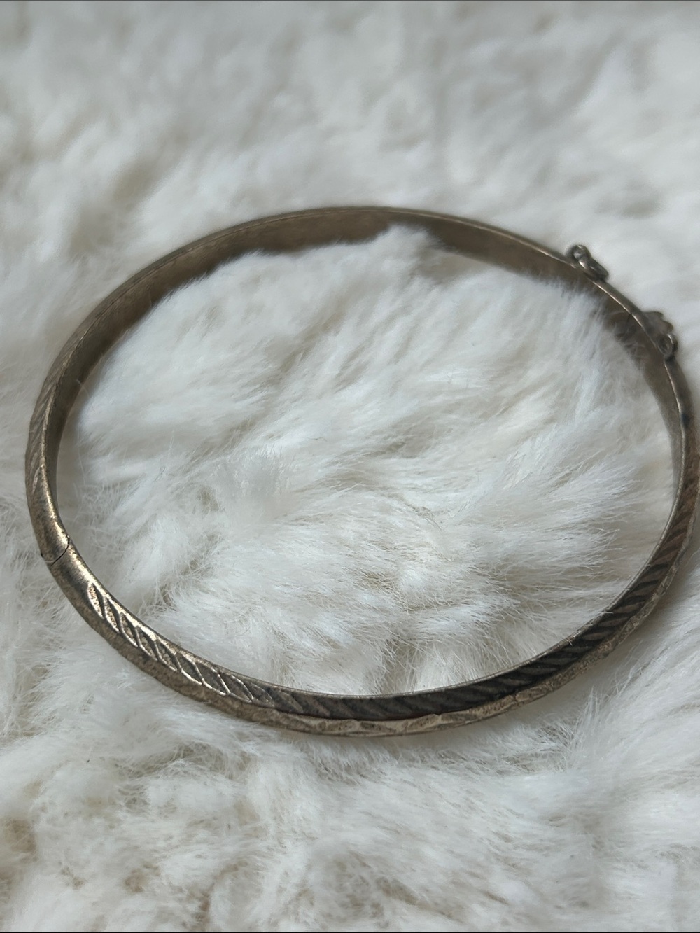 Vintage CLASSIC SILVER 925 STAMPED Textured Gold-Tone Hoop Bangle Bracelet